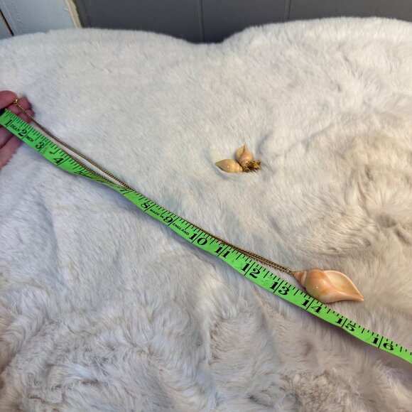 Vintage 70's Avon Sea Swirl Faux Shell Pendant Necklace & Earrings Set - Picture 6 of 7